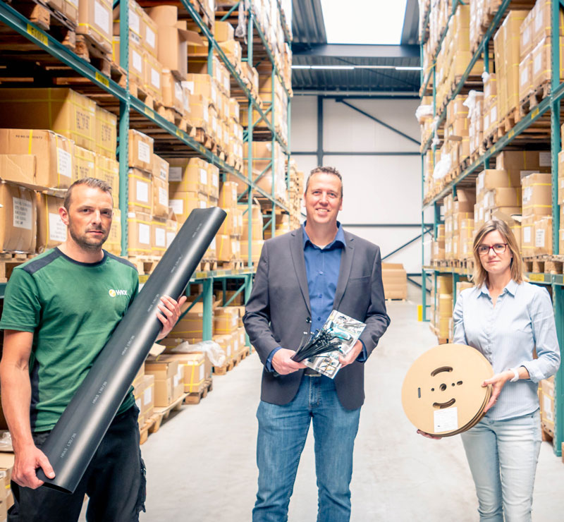 Employés WKK avec du matériel de fixation WKK