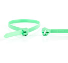 Een groene Ty-Rap® kunststof kabelbinder, naast een uitvergrote sluiting van een andere Ty-Rap® kabelbinder.;De sluiting van een groene Ty-Rap® kunststof kabelbinder uitvergroot, naast een uitvergrote kop van een andere kabelbinder.