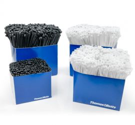 Vier blauwe werkbankboxen met polyamide 6.6 Ty-Rap® kabelbinders in verschillende afmetingen en kleuren.;