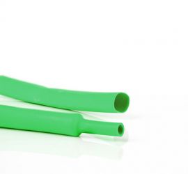 Een lengtestuk groene dunwandige krimpkous, H-2(Z), van het merk Hongshang, op een witte achtergrond.;Een rol groene dunwandige krimpkous, H-2(Z), 150 meter, van het merk Hongshang.