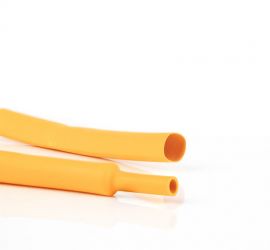 Een lengtestuk oranje dunwandige krimpkous, H-2(Z), van het merk Hongshang, op een witte achtergrond.;Een rol oranje dunwandige krimpkous, H-2(Z), 150 meter, van het merk Hongshang.