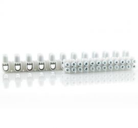 Twee witte kroonstrips, één van de zijkant afgebeeld en één van boven afgebeeld, op een witte achtergrond.;Een witte kroonstrip, met een kabel met losse stroomdraden die aangesloten zijn op de kroonstrip, op een witte achtergrond.;Een verpakking met witte
